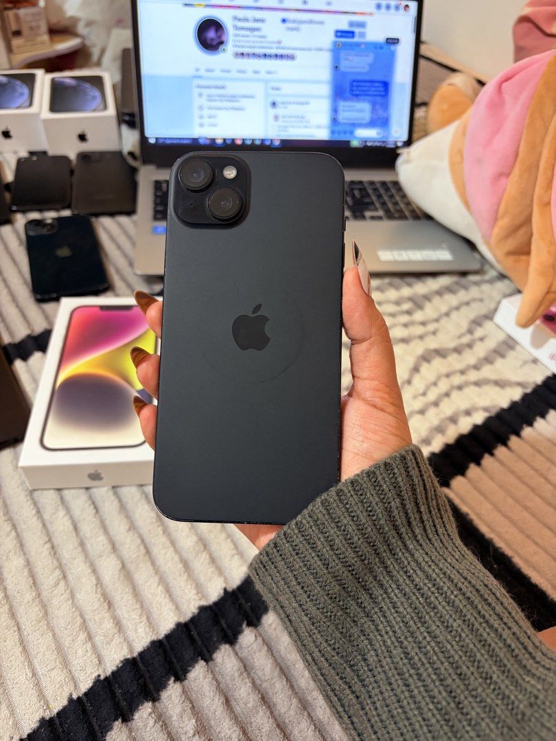 iphone 15 plus (Category: iPhone 15 Series) located in Manila. Submitted by paulatomagan (Listing ID 1449090318, Image 3). Description: Iphone 15 plus 256 gb ‼️ 256 gb ‼️ LA variant means sa US nabili 100 Battery health new 1 cycle Esim Ready / smart esim / globe esim / ditotnt No physical sim Orig LCD dents side normal s black na iphone Both Camera mgnda tested Mandaluyong Area.