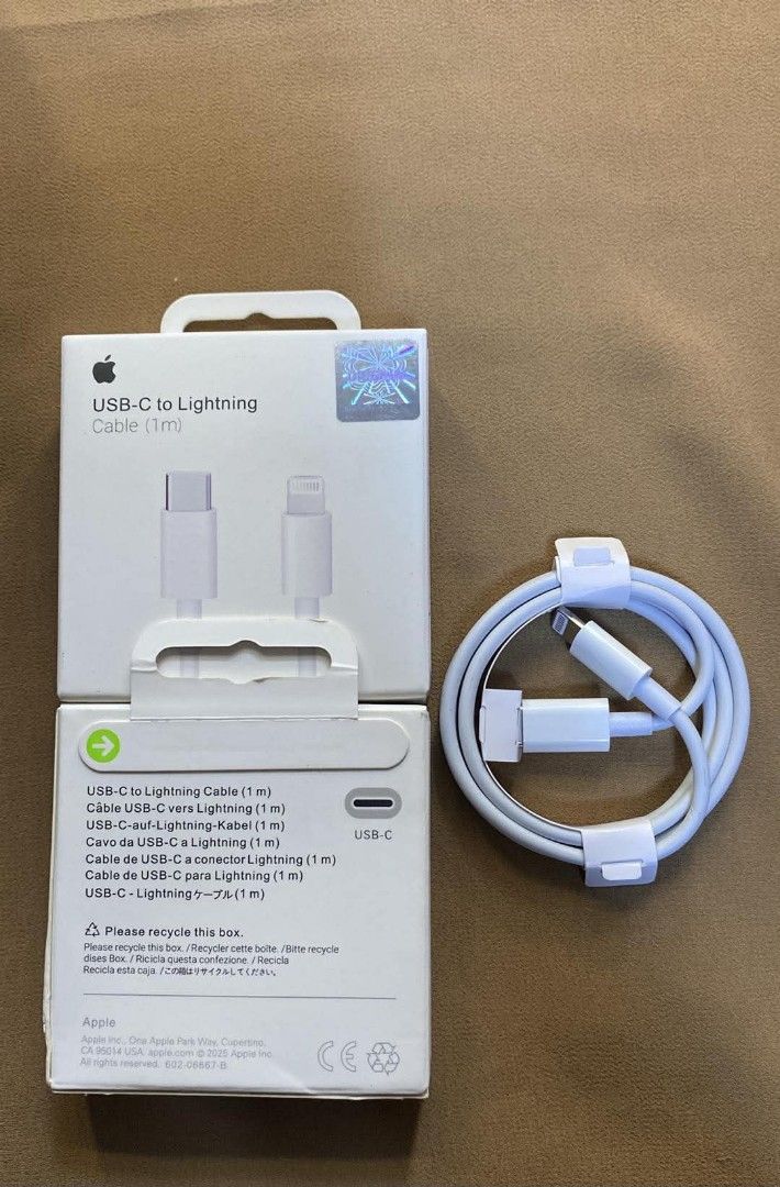 Iphone|ipad 1M USB-C to LIGHTNING CABLE (Category: Chargers & Cables) located in Manila. Submitted by pricious (Listing ID 1449047777, Image 1). Description: .