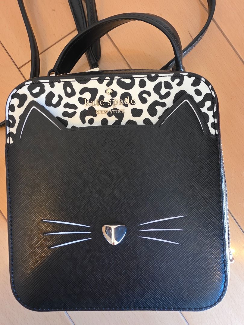 Kate spade （分類：長銀包）位於 Hong Kong。 由 kit1006 提交（商品編號 1449006526，圖片 2）。簡介： 14 x 15 x 6 cm 細手袋。