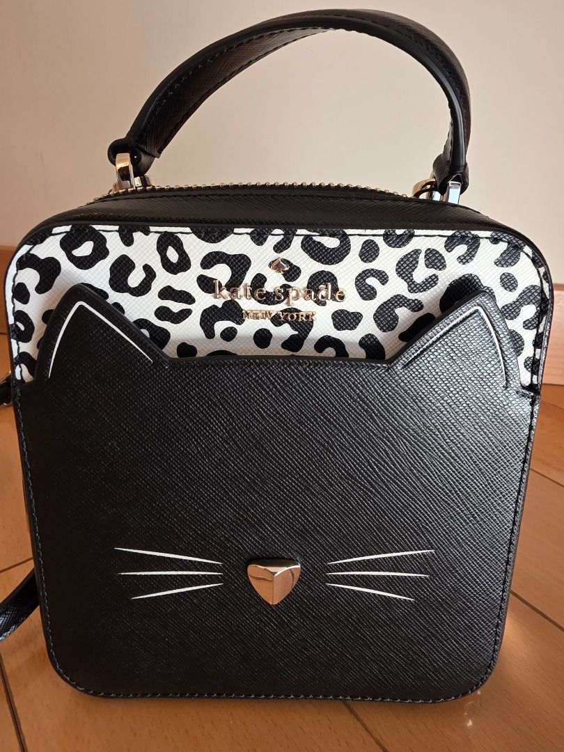 Kate spade （分類：長銀包）位於 Hong Kong。 由 kit1006 提交（商品編號 1449006526，圖片 1）。簡介： 14 x 15 x 6 cm 細手袋。