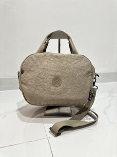 (Kategori: ) berada di . Dikirim oleh hinduwan.bag (ID iklan 1449032795, Gambar 1). Deskripsi: .