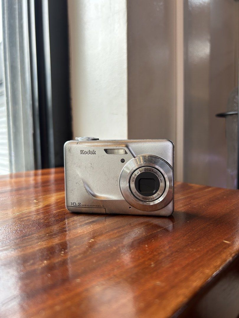 Kodak EasyShare C180 Digital Camera digicam (Category: Cameras) located in Lagonoy. Submitted by nadayojiii (Listing ID 1449043478, Image 2). Description: - Kodak EasyShare C180✨ NO FUNCTIONAL ISSUES flash working zoomworking all buttons working lcd has whiteoutline(output not affected) SUPERB SHOTS🌅✨ COMPLETE SET inclusions: unit batteries sd card strap stickers.