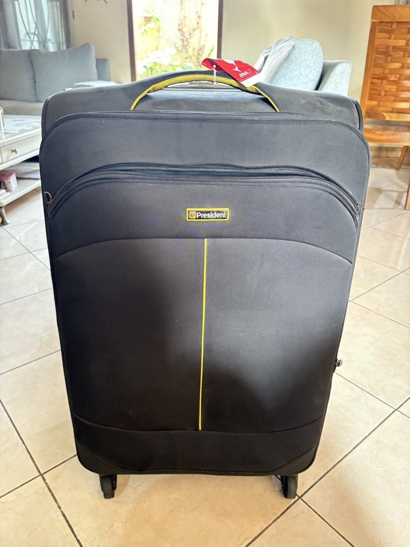 Koper President Black (Kategori: Others) berada di Jakarta Selatan. Dikirim oleh prelovedbycarter (ID iklan 1449061321, Gambar 1). Deskripsi: - ukuran 28inch - warna hitam - kondisi badan koper mulus, tapi bagian roda gak terlalu bagus untuk jalan.