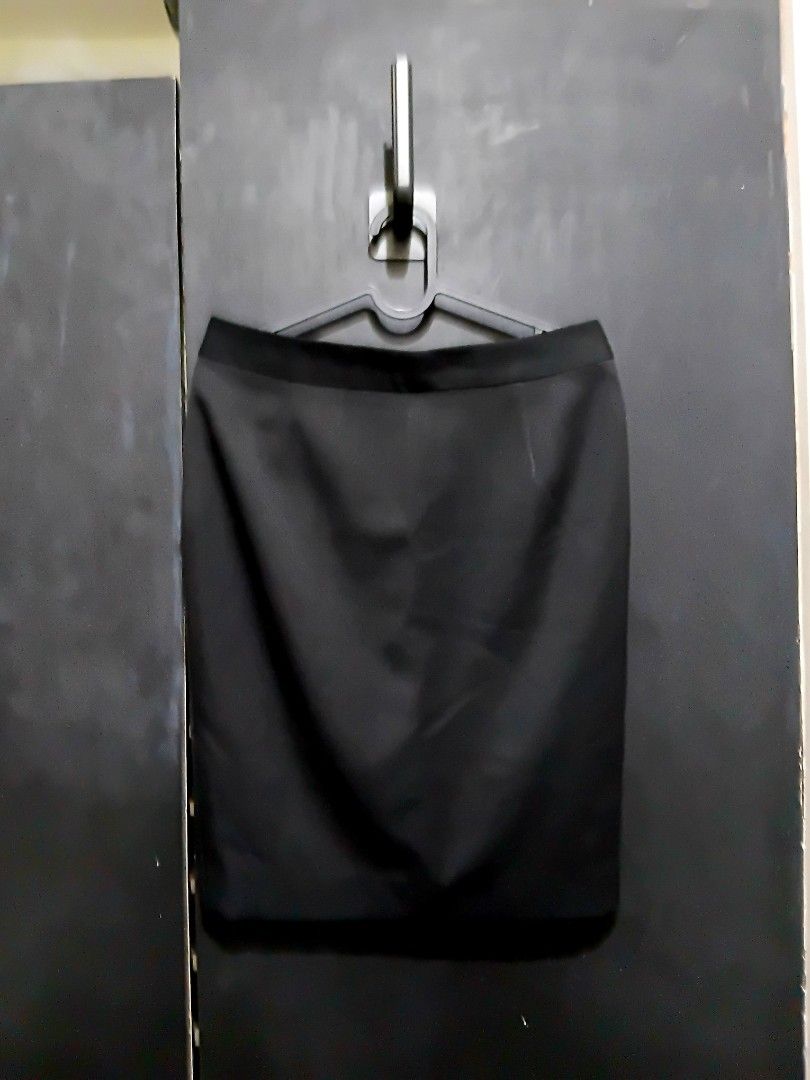 Labell Black Pencil Skirt Size L (Category: Skirts) located in Manila. Submitted by ramcyanthony (Listing ID 1449062703, Image 1). Description: - Brand: Labell - Color: Black - Style: Pencil Skirt w back slit - waist 14-15in length 21in - Size: L - Design: Simple and classic - Occasion: Work or smart casual - Features: Easy to pair with different tops.