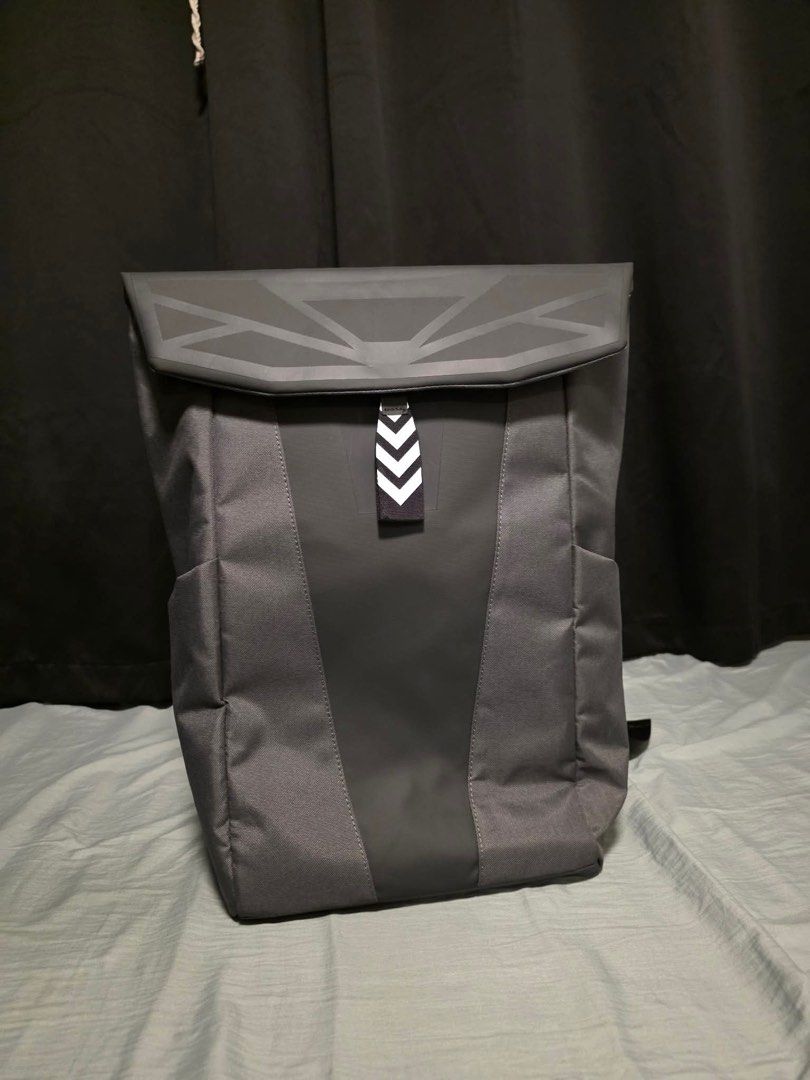 Lenovo Legion GB400 16" Gaming Backpack (Category: Backpacks) located in Pasay City. Submitted by biej_123 (Listing ID 1449016601, Image 1). Description: - Lenovo Legion GB400 Gaming Backpack - Color: Dark Grey - Fits laptops up to 16 inches - Unique flap closure with stylish chevron detail - Padded straps for maximum comfort - Ideal for gamers who need to travel Brand new - not used No longer need since the owner has laptop bag already Original 