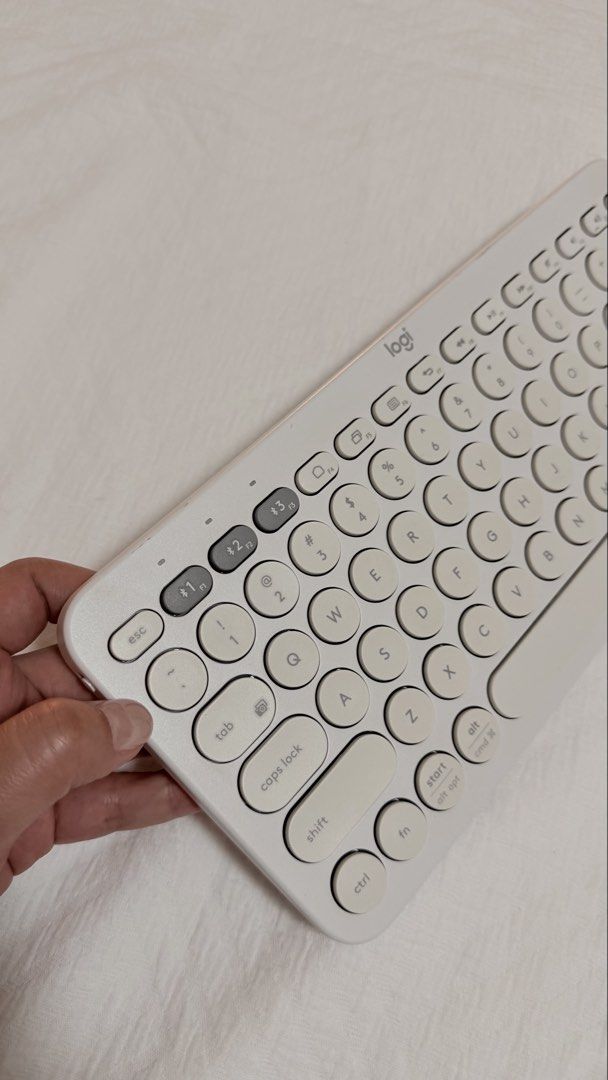 Logitech K380 Multi-Device Bluetooth Keyboard White506725297176586241