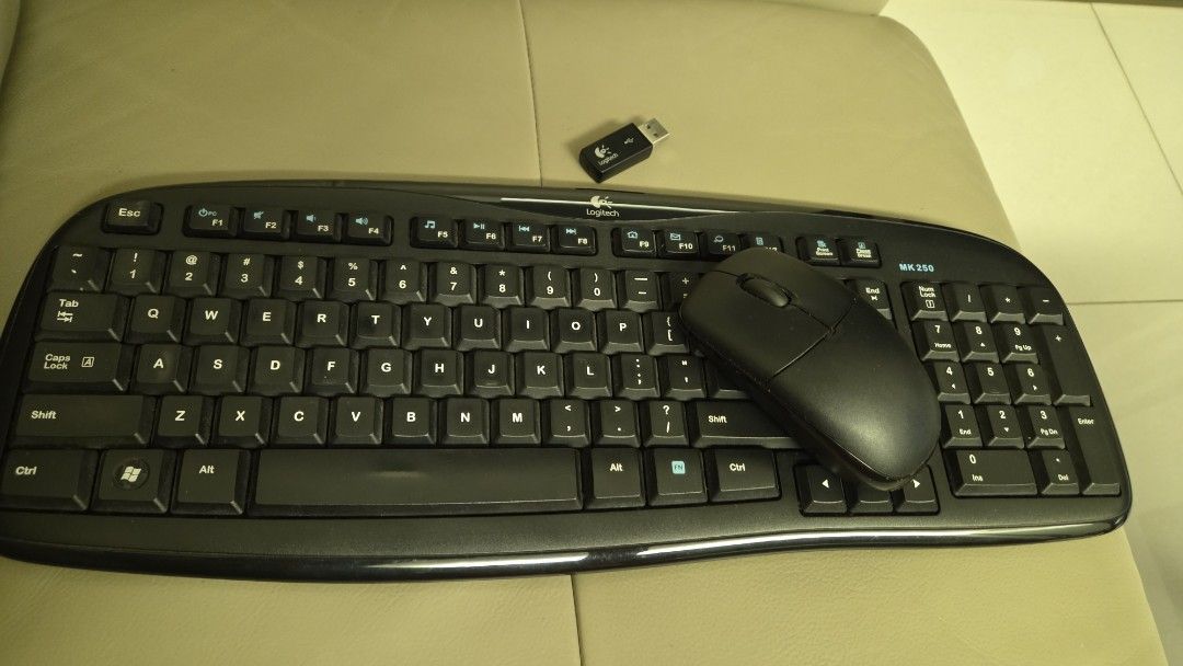 Logitech Wireless Keyboard and Mouse Combo with USB Receiver506725294419496961