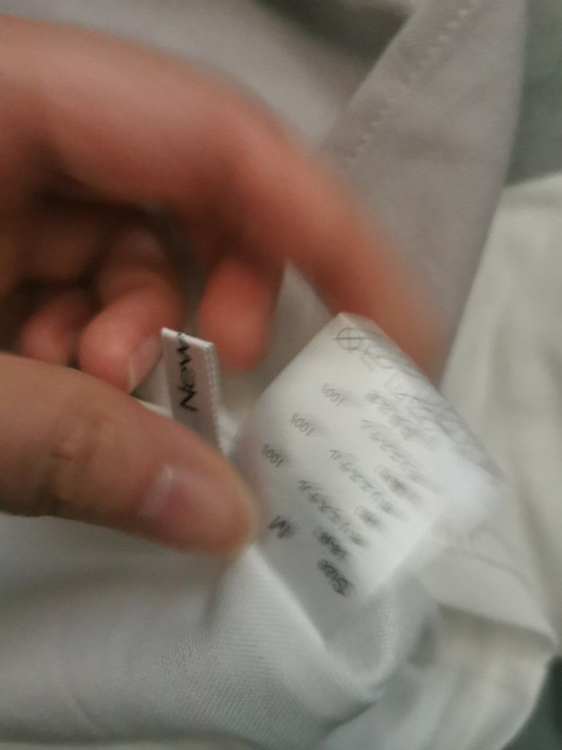 迪士尼公主Lolita風 灰色綁帶荷葉邊連衣裙 （分類：連身裙）位於 Hong Kong。 由 karrieyuk 提交（商品編號 1448924710，圖片 3）。簡介： 呢件裙係Lolita風嘅設計，灰色主調，配有黑色綁帶同埋荷葉邊裝飾。袖口有喇叭袖設計，好有特色。裙身蓬鬆，著上身好可愛。適合鍾意呢種風格嘅朋友。。