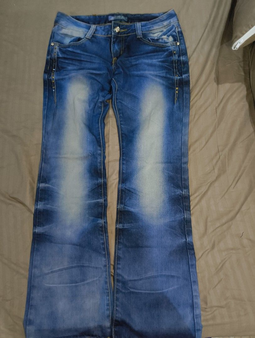 Low Waist Bootcut Jeans (Category: Jeans) located in Manila. Submitted by soapy_r (Listing ID 1448993562, Image 1). Description: size 27, length 37 item is thrifted & preloved, manage expectations must be fully paid before i ship out your order.