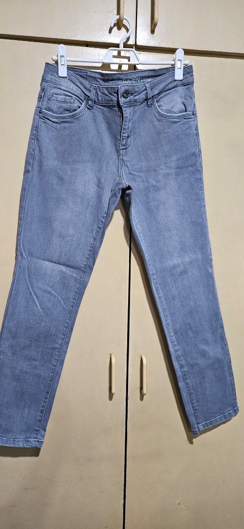 Lucien Promod Grey Denim Jeans (Category: Jeans) located in Quezon City. Submitted by technicolorvision (Listing ID 1449069126, Image 1). Description: - Brand: Lucien Promod - Color: Grey Denim - Fit: Straight - Features: Leather patch at the back - Size: 38 EU - Ideal for: Everyday wear.