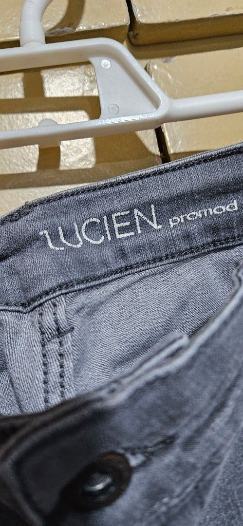Lucien Promod Grey Denim Jeans (Category: Jeans) located in Quezon City. Submitted by technicolorvision (Listing ID 1449069126, Image 2). Description: - Brand: Lucien Promod - Color: Grey Denim - Fit: Straight - Features: Leather patch at the back - Size: 38 EU - Ideal for: Everyday wear.