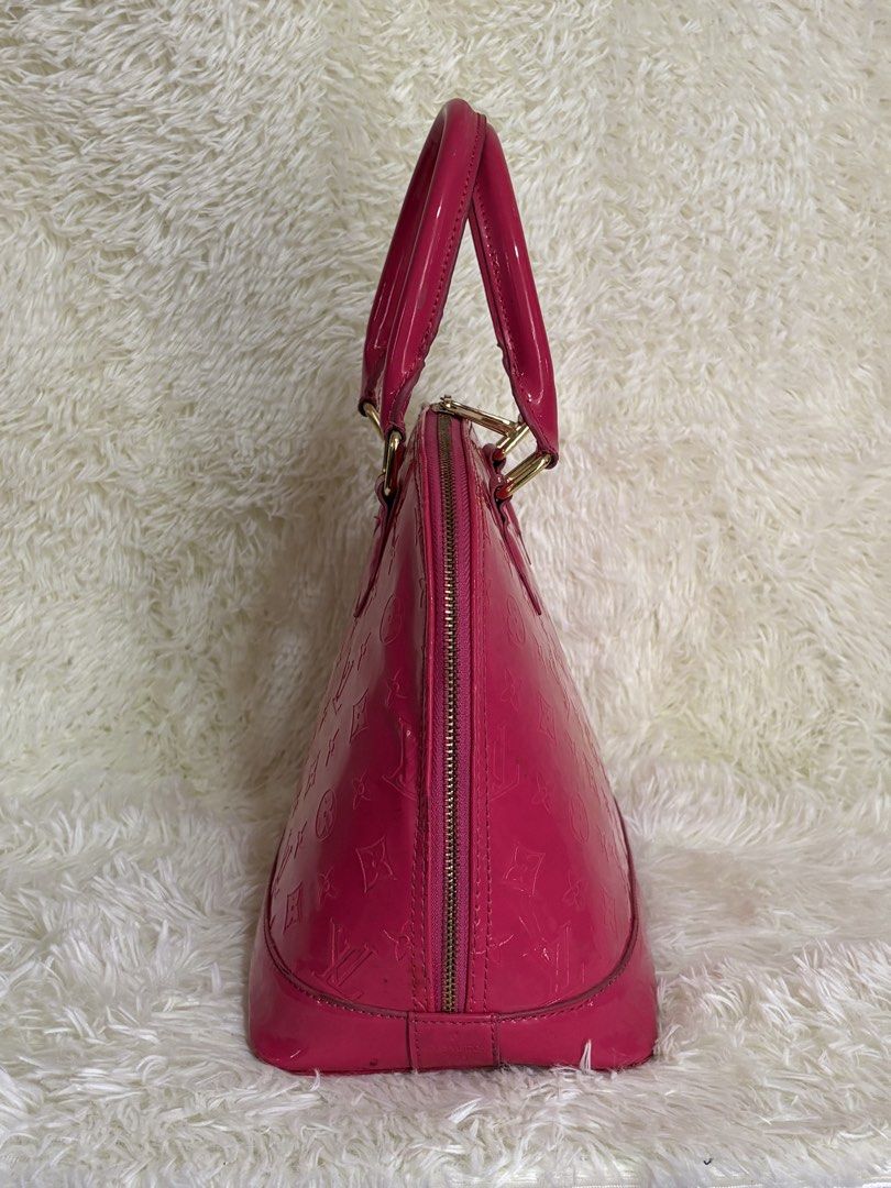 ✨LV ALMA Rose Indien✨ (Category: Luxury Bags & Wallets) located in Davao. Submitted by love.penny (Listing ID 1448950786, Image 2). Description: Features and Design Structure: Known for its rounded silhouette and structured base, maintaining its shape even when empty. Hardware: Features gold-tone hardware, including a double zip-around closure. Interior: Large models like the GM may feature two flat pockets and a soft fabric lining. History: A ti