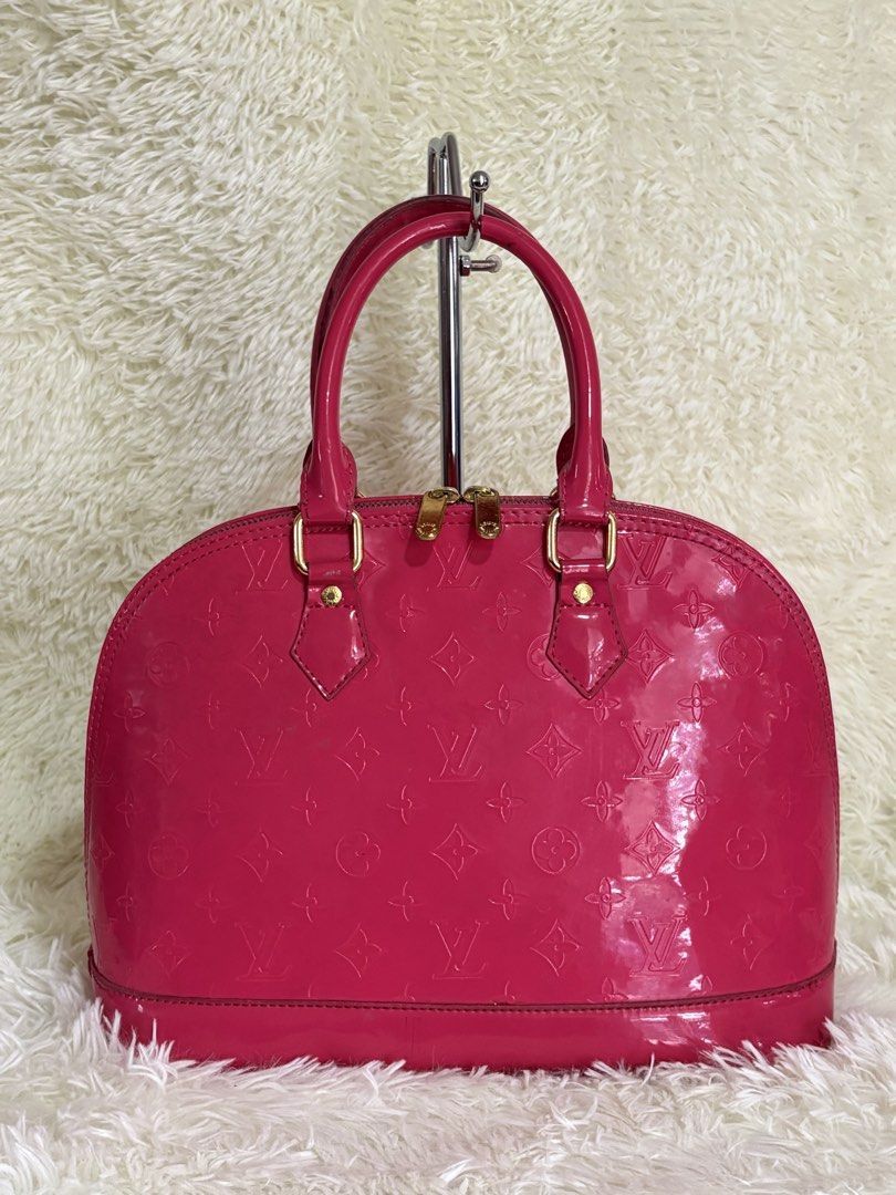 ✨LV ALMA Rose Indien✨ (Category: Luxury Bags & Wallets) located in Davao. Submitted by love.penny (Listing ID 1448950786, Image 1). Description: Features and Design Structure: Known for its rounded silhouette and structured base, maintaining its shape even when empty. Hardware: Features gold-tone hardware, including a double zip-around closure. Interior: Large models like the GM may feature two flat pockets and a soft fabric lining. History: A ti