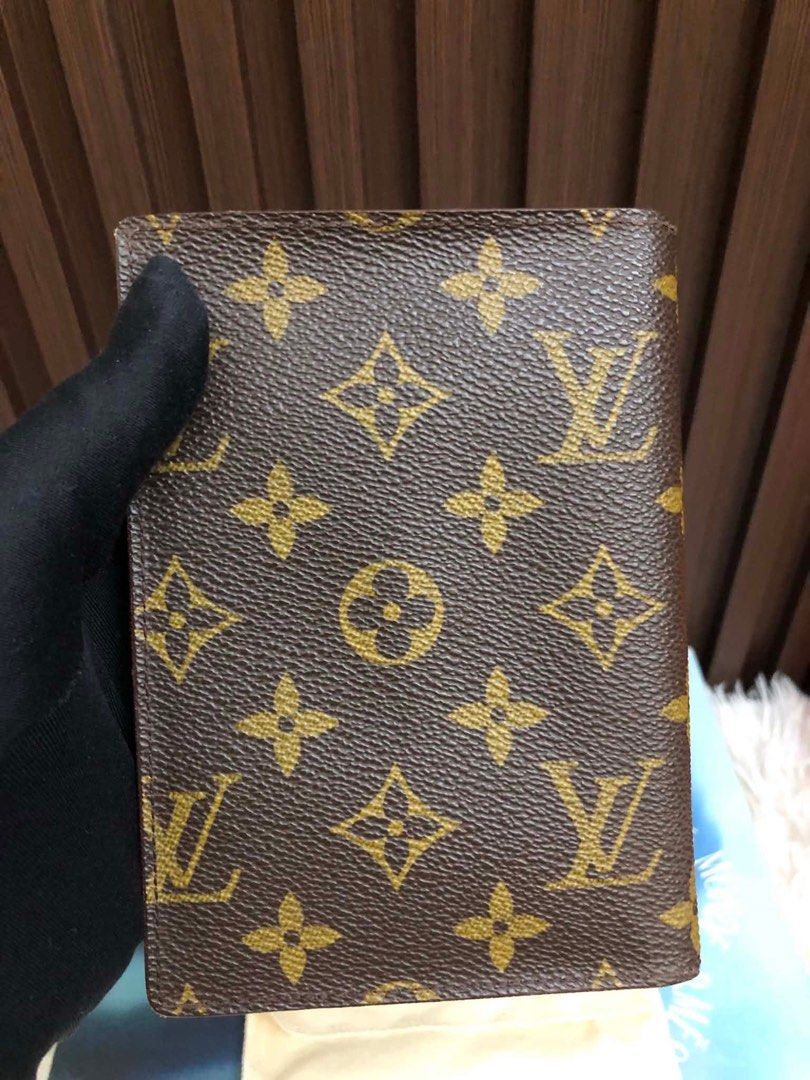 LV Mono Passport Holder (Category: Luxury Bags & Wallets) located in Pasay City. Submitted by cpb__ (Listing ID 1449010461, Image 2). Description: Preowned Authentic with dustbag.