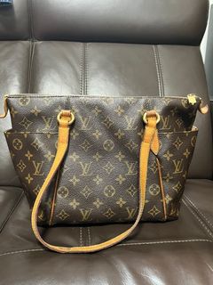 (Category: ) located in . Submitted by fromywardrobe (Listing ID 1449067203, Image 1). Description: .