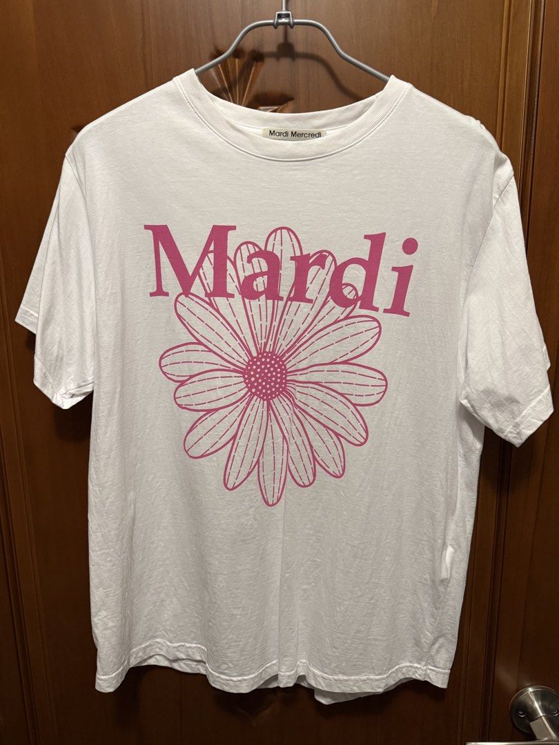 由 gblue3637981 (刊登 ID 1449031178，圖片 1) 提交，位於 台北市 (Taipei) 的 僅下水洗/Mardi Mercredi 白色圖案T (類別：Ｔ恤)，說明：。