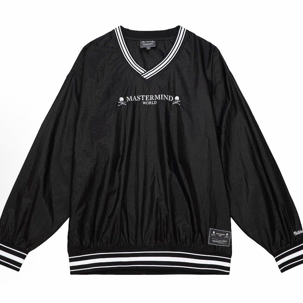 Mastermind World Longsleeves Authentic (Category: Longsleeves) located in Singapore. Submitted by zxxxxxxx77 (Listing ID 1448931663, Image 3). Description: - Brand: Mastermind World - Retail at sgd400+ - Color: Black - Style: V-neck windbreaker - Features: Ribbed cuffs and hem - Branding: Iconic skull and crossbones logo on front - Design: Large graphic print on back - Material: Lightweight - Usage: Ideal for layering.