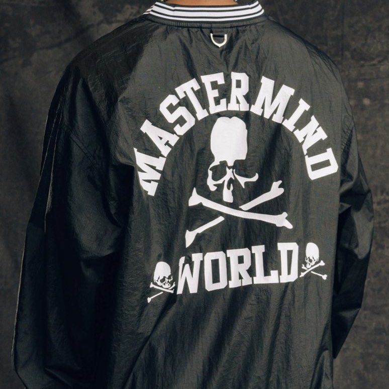 Mastermind World Longsleeves Authentic (Category: Longsleeves) located in Singapore. Submitted by zxxxxxxx77 (Listing ID 1448931663, Image 1). Description: - Brand: Mastermind World - Retail at sgd400+ - Color: Black - Style: V-neck windbreaker - Features: Ribbed cuffs and hem - Branding: Iconic skull and crossbones logo on front - Design: Large graphic print on back - Material: Lightweight - Usage: Ideal for layering.