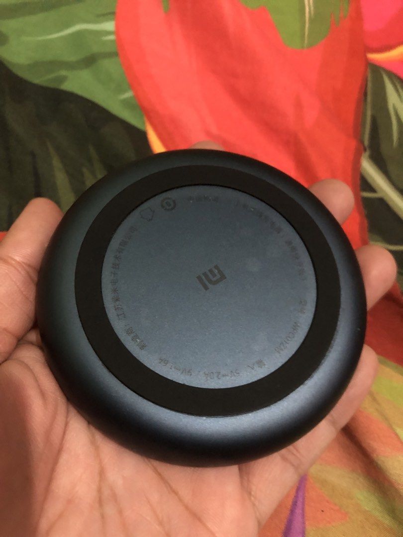 Mi Wireless fast charging dock (Category: Chargers & Cables) located in Quezon City. Submitted by markgolveo (Listing ID 1448959685, Image 3). Description: Mi Wireless fast charging dock.