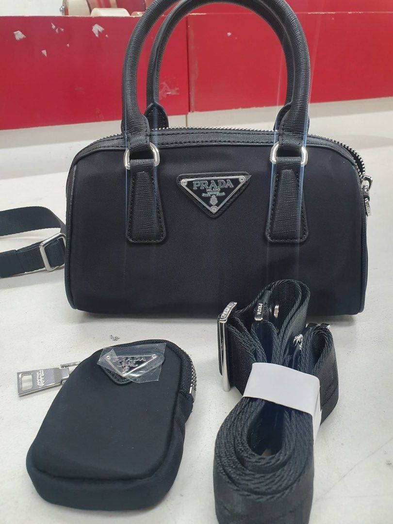 Mini Bag with mini wallet (Category: Luxury Bags & Wallets) located in Antipolo. Submitted by hideoutcloset88 (Listing ID 1449048838, Image 2). Description: Super sale Actual pic posted .