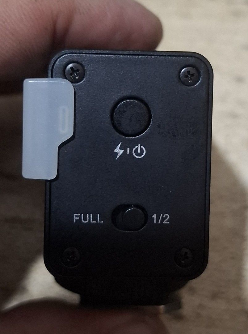 Mini flash (Category: Flashes) located in Manila. Submitted by christbooth (Listing ID 1449078282, Image 2). Description: mini flash operated with 2xAAA battery .