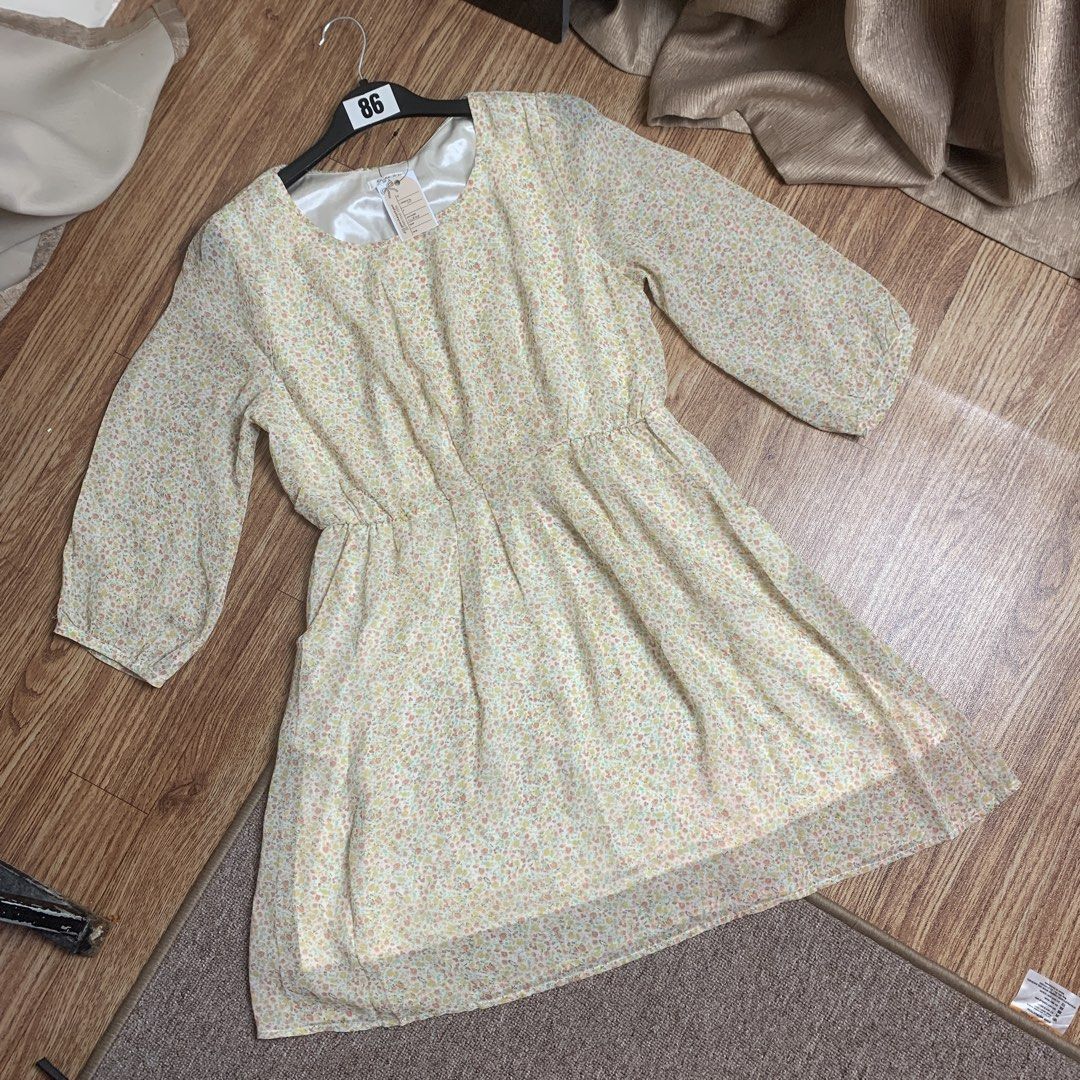 minidress vintage kuning pastel floral bahan rayon+furing (Kategori: Gaun & Rok) berada di Yogyakarta. Dikirim oleh yourchoicebyanf (ID iklan 1448990542, Gambar 1). Deskripsi: ✔️ bahan tidak nerawang warna pekat mulus nominus, bahan sangat tebal sudah dicuci air panas, disetrika wangi🎀 ✔️ Warna asli di slide 1, deskripsi ukuran dan bahan ada di tag harga ✔️ Barang sortiran premium 🤫 ✔️ Pengiriman dari Jogja, via oyen FREE ONGKIR bisa cod! (Admi
