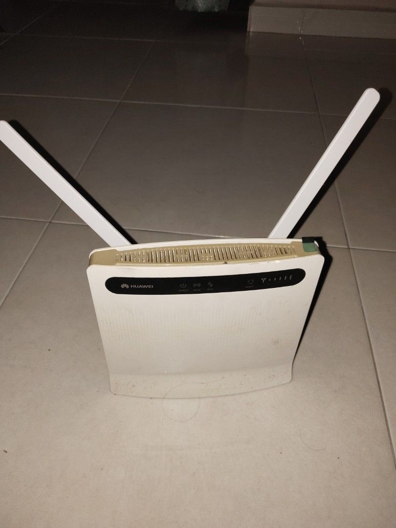 Modem Router 4G (Category: Media Streamers & Hubs) located in Pulau Langkawi. Submitted by abedi7174 (Listing ID 1448930606, Image 1). Description: Modem Router 4G modified untuk kegunaan sesi rumah. Support 4G.