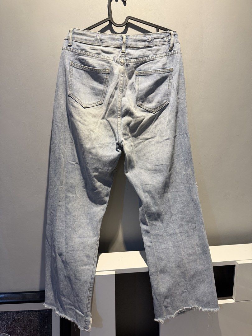 SALE OLD STOCK JEANS (Category: Jeans) located in Quezon City. Submitted by k_ly45 (Listing ID 1448995682, Image 3). Description: • Never used. • Stored for a long time..