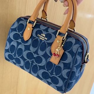 (Category: ) located in . Submitted by outlet_seller_jennie (Listing ID 1449071899, Image 1). Description: .