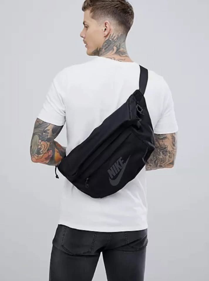 Nike Tech Hip Pack Belt bag BA5751 EOL032021 Legit/authentic (Category: Luxury Bags & Wallets) located in Davao. Submitted by arthury421 (Listing ID 1449089239, Image 2). Description: Nike Tech Hip Pack Belt bag BA5751 EOL032021 Legit/authentic Condition: good Color: 9/10 Issue: used Size approximately: L 11.5 inch X W 8-8.5 inch ₱ 2k only+sf Mop: Gcash Thank you Admin Interested Pm.