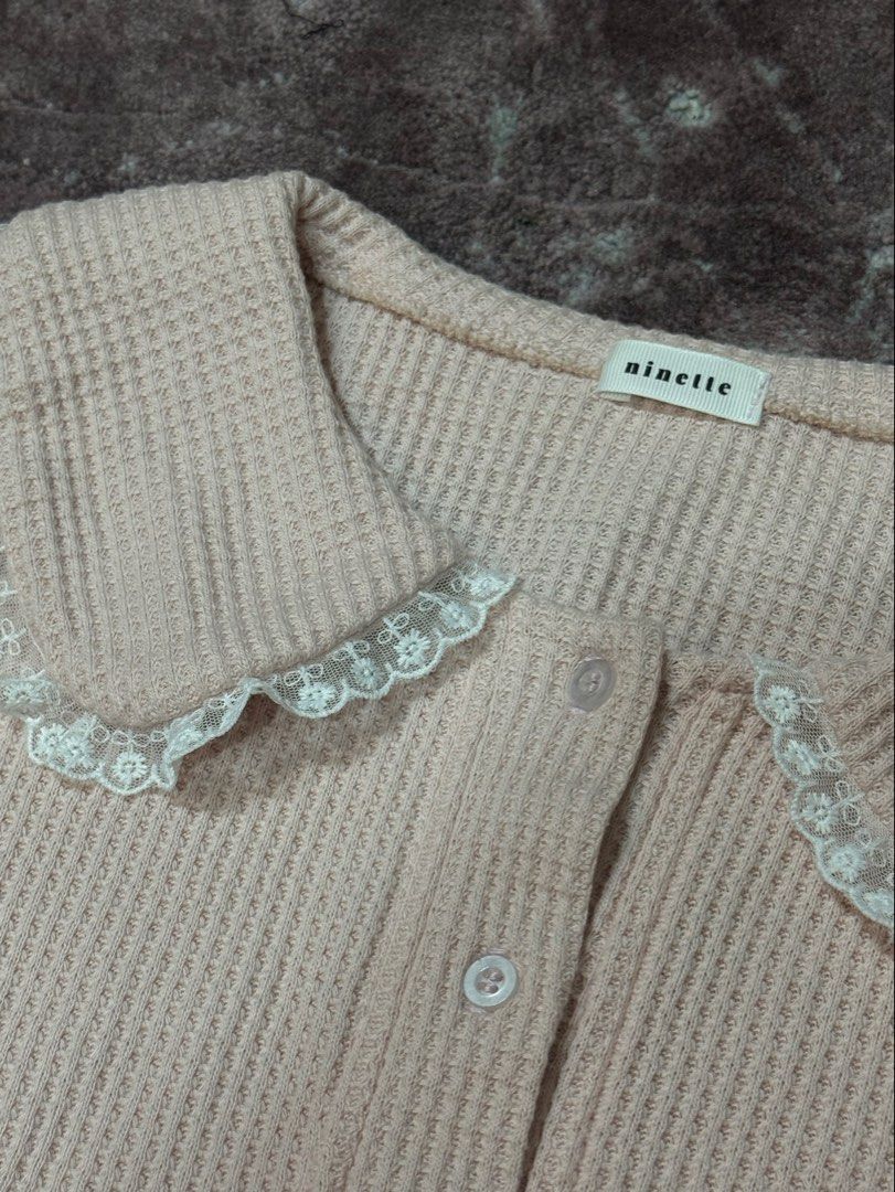 Ninette Cardigan Lace Coquette Pink | Cottagecore | Dolette | Sawako | Milkmaid (Kategori: Atasan) berada di Bekasi. Dikirim oleh alicepreloveds (ID iklan 1449042457, Gambar 2). Deskripsi: .