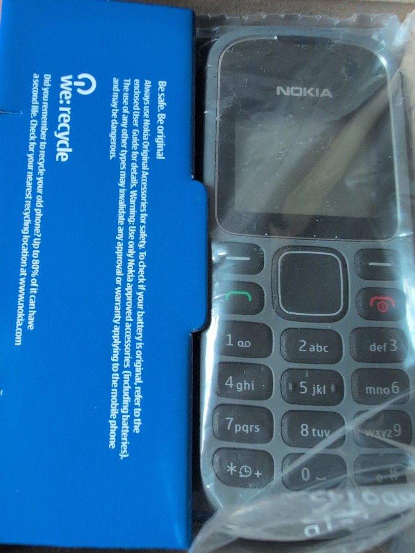 Nokia Basic Feature Phone (Category: Early Generation Mobile Phones) located in Singapore. Submitted by alix.touchofjoy (Listing ID 1448947350, Image 1). Description: Vintage new Nokia 1280 phone (Grey) - Comes in original box - Simple and easy to use - Great for basic calls and texts - Charger included - User guide included - Negotiable .