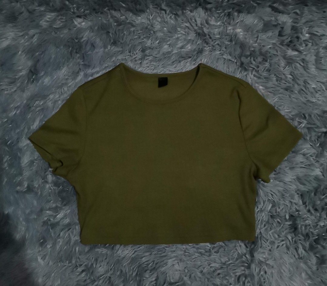 Olive Green Cropped T-Shirt (Category: Shirts) located in Manila. Submitted by fiopicks (Listing ID 1449043557, Image 3). Description: - Basic olive green cropped t-shirt - Short sleeves and crew neck - Stretchy material for comfort - Pairs perfectly with high-waisted bottoms - Ideal for casual everyday wear - Fits like a size Small (S).