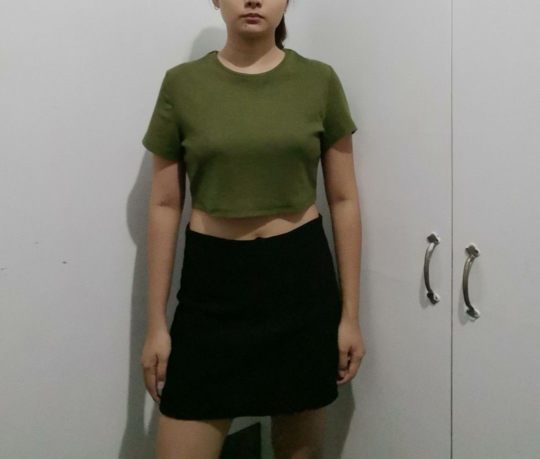 Olive Green Cropped T-Shirt (Category: Shirts) located in Manila. Submitted by fiopicks (Listing ID 1449043557, Image 1). Description: - Basic olive green cropped t-shirt - Short sleeves and crew neck - Stretchy material for comfort - Pairs perfectly with high-waisted bottoms - Ideal for casual everyday wear - Fits like a size Small (S).