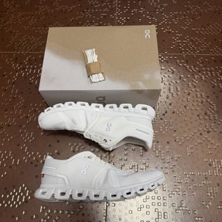 (Category: ) located in . Submitted by lululemonisbetterthanalo (Listing ID 1448943031, Image 1). Description: .