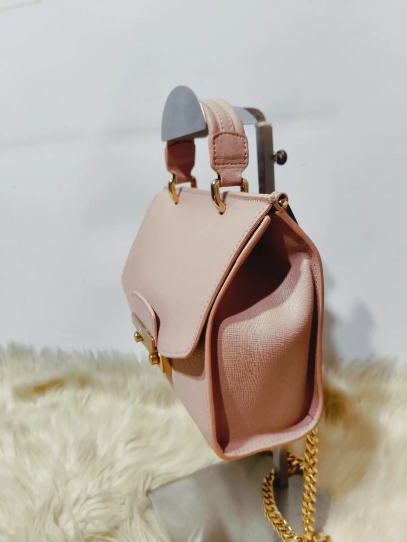 Original Furla Bag (Category: Luxury Bags & Wallets) located in Cabuyao City. Submitted by your____lux____shop (Listing ID 1449085029, Image 2). Description: Sale❗Sale❗Sale❗ ₱1,899 Original FURLA small Pure saffiano genuine leather 📌 provided metal chain strap, 📌First to pay!.