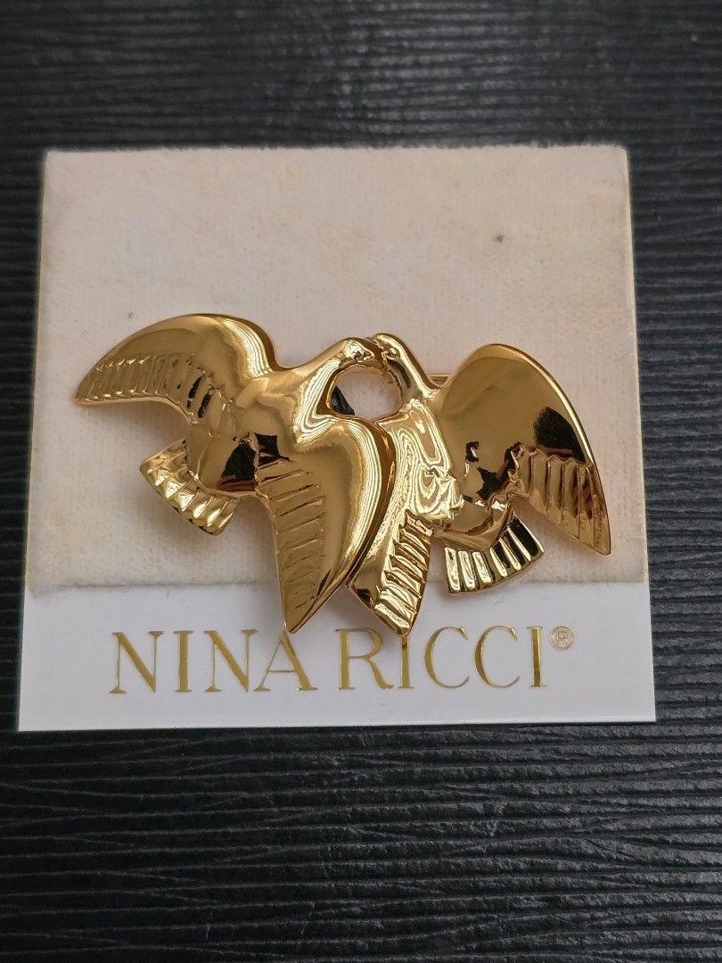 Original Nina Ricci Brooch Pin (Category: Brooches) located in Cavite. Submitted by everythingjapan (Listing ID 1448946105, Image 3). Description: unused just stored original nina ricci gold plated doves brooch not pawnable comes in velvet jewelry box.