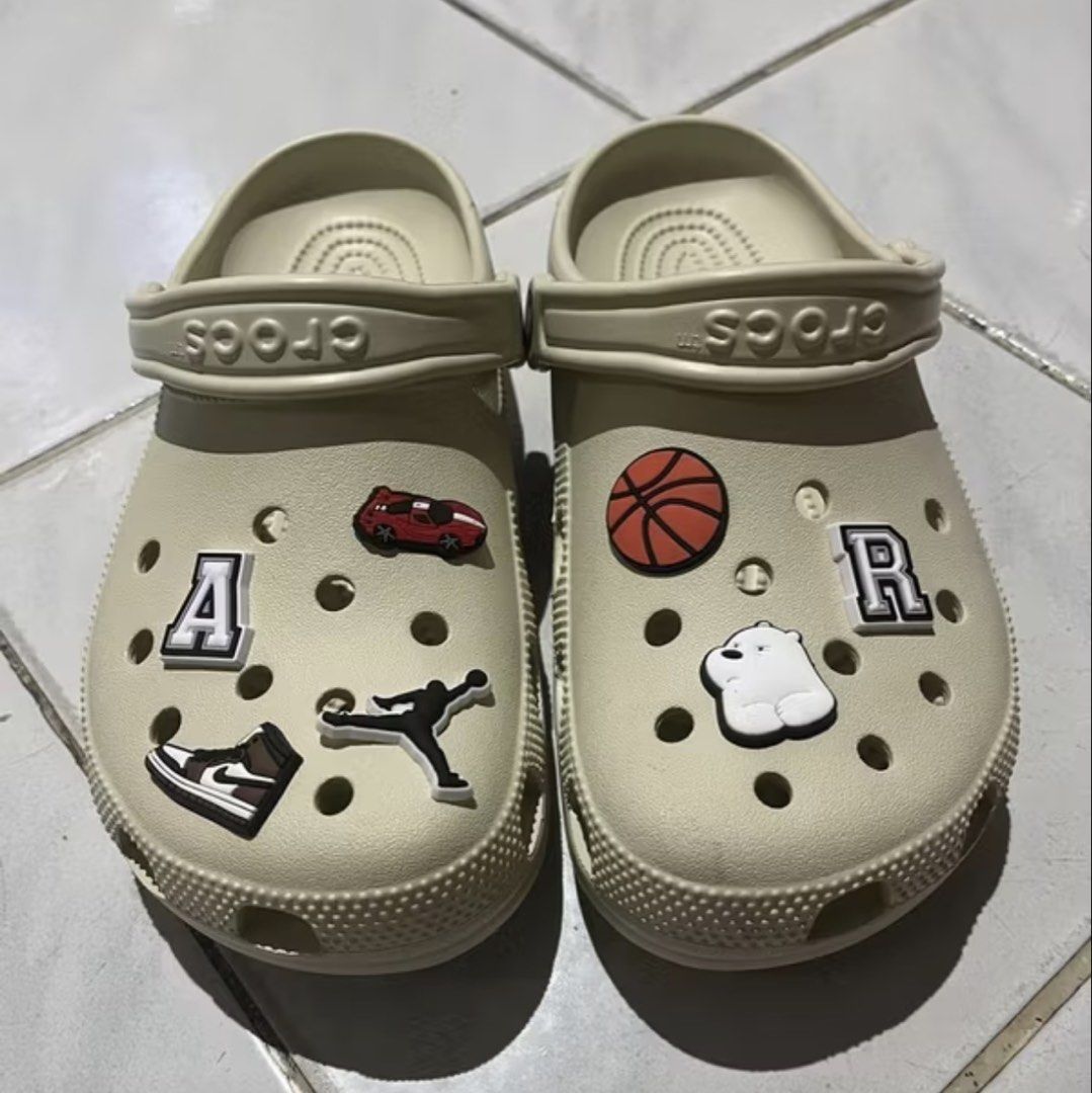 Original ori Crocs Classic Unisex Clog - Bone sendal sepatu (Kategori: Sepatu Wanita) berada di Tangerang. Dikirim oleh clara.turtle (ID iklan 1449059895, Gambar 1). Deskripsi: Hanya bisa via 🍊 Detail dan order langsung klik link di mailing & delivery di bawah 👇🏻👇🏻.