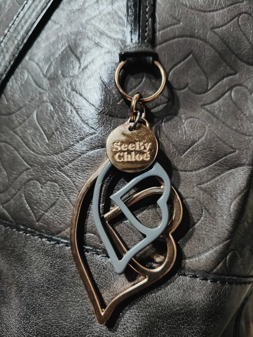 Original See By CHLOÉ Tote Bag (Category: Tote Bags) located in Cabuyao City. Submitted by your____lux____shop (Listing ID 1449080459, Image 3). Description: Sale❗Sale❗Sale❗ ₱3,880 Original CHLOÉ Large Dark gray Pure genuine leather 📌First to pay!.