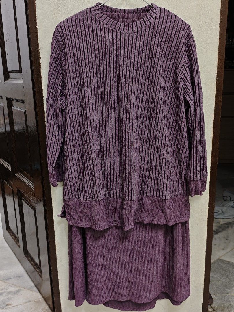 Pandaeyes blouse set (Category: Sets or Coordinates) located in Batu Caves. Submitted by fadilah_92 (Listing ID 1449009383, Image 1). Description: -purple and black striped top stretchable - purple pleated skirt - shoulder 18 inch - bust 24 inch -length blouse 29 inch -length skirt 40 inch.