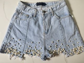 (Category: ) located in . Submitted by annecurates (Listing ID 1448953519, Image 1). Description: .