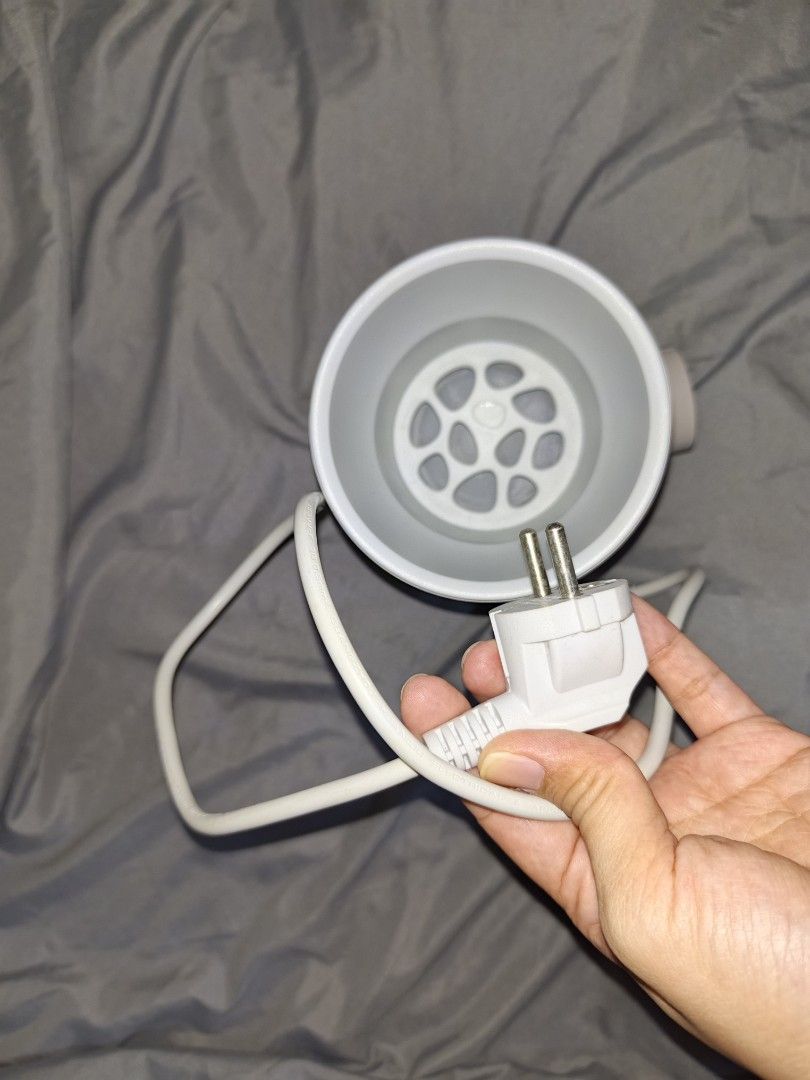 Philips Avent Bottle Warmer (Category: Breastfeeding & Bottle Feeding) located in Manila. Submitted by ellebe_22 (Listing ID 1449038040, Image 2). Description: - Philips Avent Bottle Warmer in White - Simple dial for easy temperature control - Heats baby bottles quickly - Ideal for busy parents - Comes with power cord and plug.