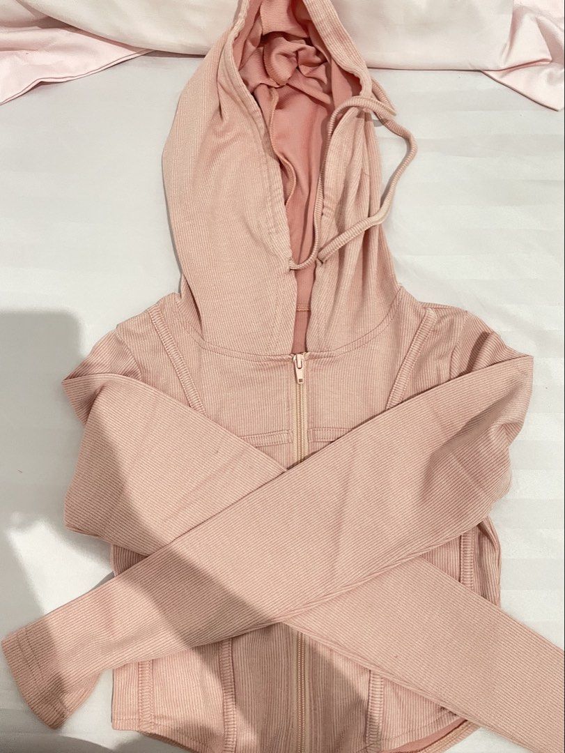 pink jacket crop (Kategori: Atasan) berada di Jakarta Pusat. Dikirim oleh preloved.byella (ID iklan 1449084350, Gambar 1). Deskripsi: masih sangat layak pakai dan zipper masih berfungsi dengan baik.
