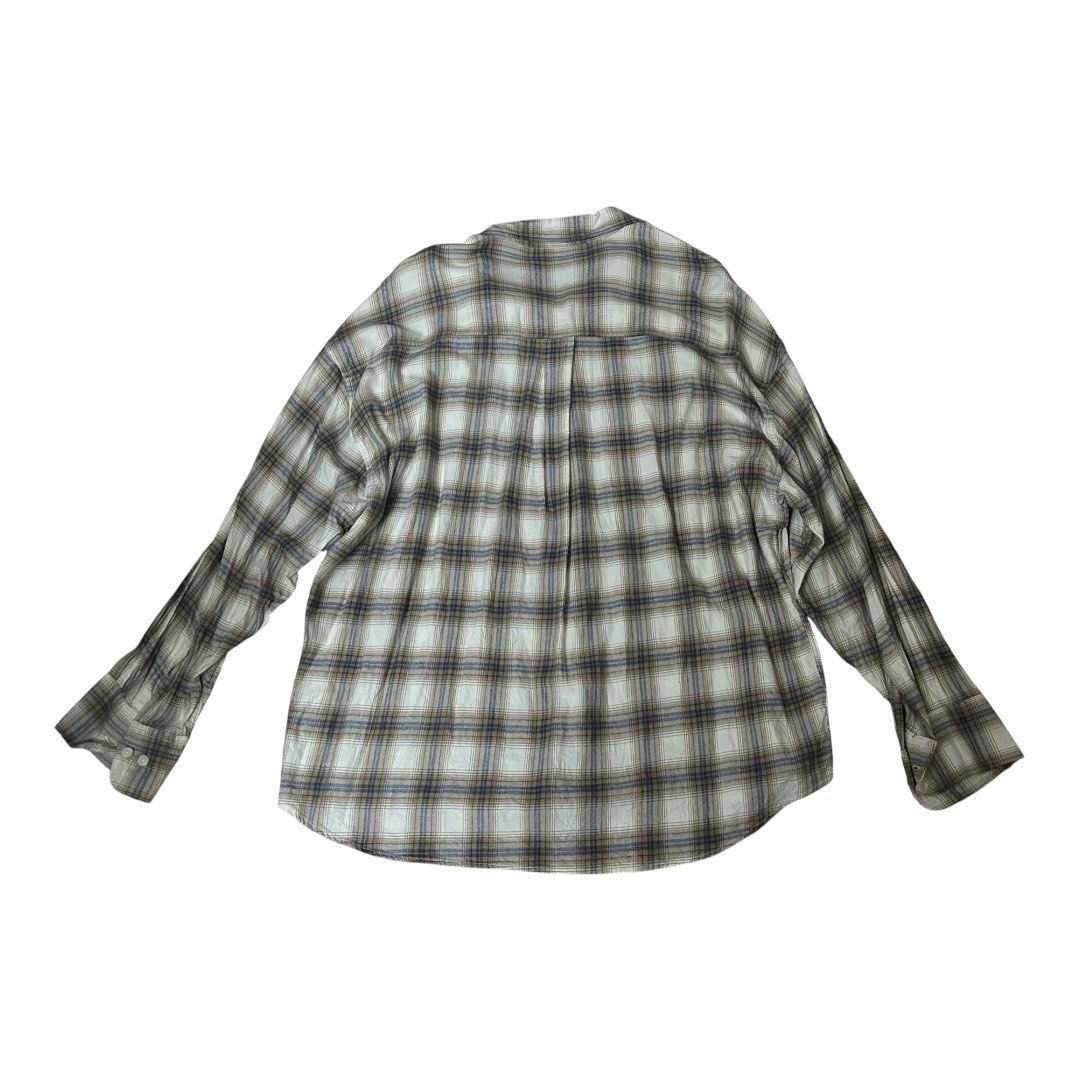 Plaid Flannel Shirt Long Sleeve Button Up (Category: Tshirts & Polo Shirts ) located in Paranaque City. Submitted by jascabaron (Listing ID 1449016737, Image 2). Description: 🌱MINE: PHP 299 + SF (Price is negotiable) Size: XL (can fit XXL) Width: 26 Length: 32 Great Condition 9/10 No issue * All items are thrifted so please manage your expectation. * Check and zoom pics for the details and condition of the item * Color may vary due to lighing RF