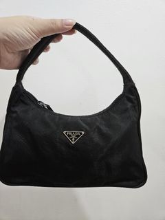 (Category: ) located in . Submitted by ashasluxurycloset (Listing ID 1448935727, Image 1). Description: .