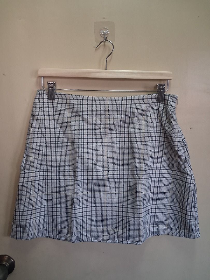 Preloved Cotton ON skirt (Category: Skirts) located in Muntinlupa City. Submitted by mitchnt (Listing ID 1448911040, Image 1). Description: RFS: no longer fits me Size: Medium on tag - Cute plaid mini skirt - Side zipper closure - Black, white, and beige color mix - Versatile for casual or dressed-up outfits - Easy to style with various tops and shoes disclaimer: item is cross-posted from another platform.