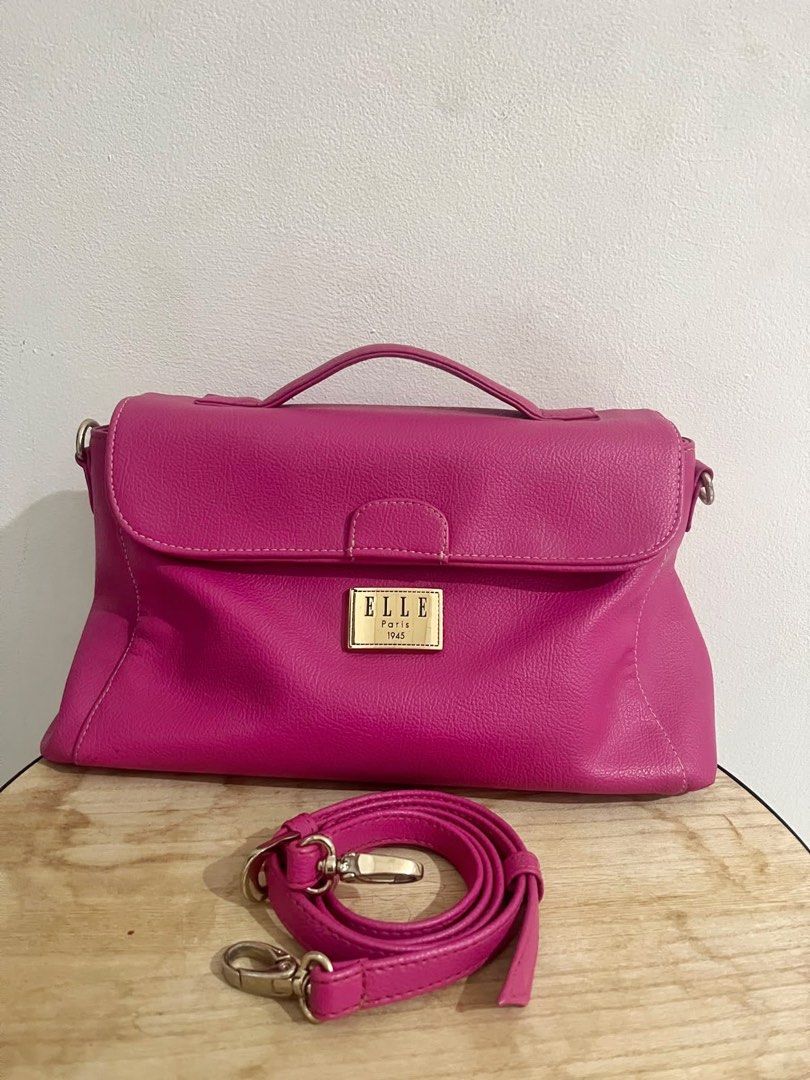 Preloved Elle (Kategori: Tas & Dompet Wanita) berada di Bandung. Dikirim oleh mypreloved1819 (ID iklan 1449047649, Gambar 1). Deskripsi: Preloved tas Elle pink fushia Sz 30 x 17 x 12cm Jejak pakai di hw kancing, kulit msh bagus ada setitik noda di bagian dpn, tag dalam kulit ada kikis, selebihnya masih oke banget klo dipake.
