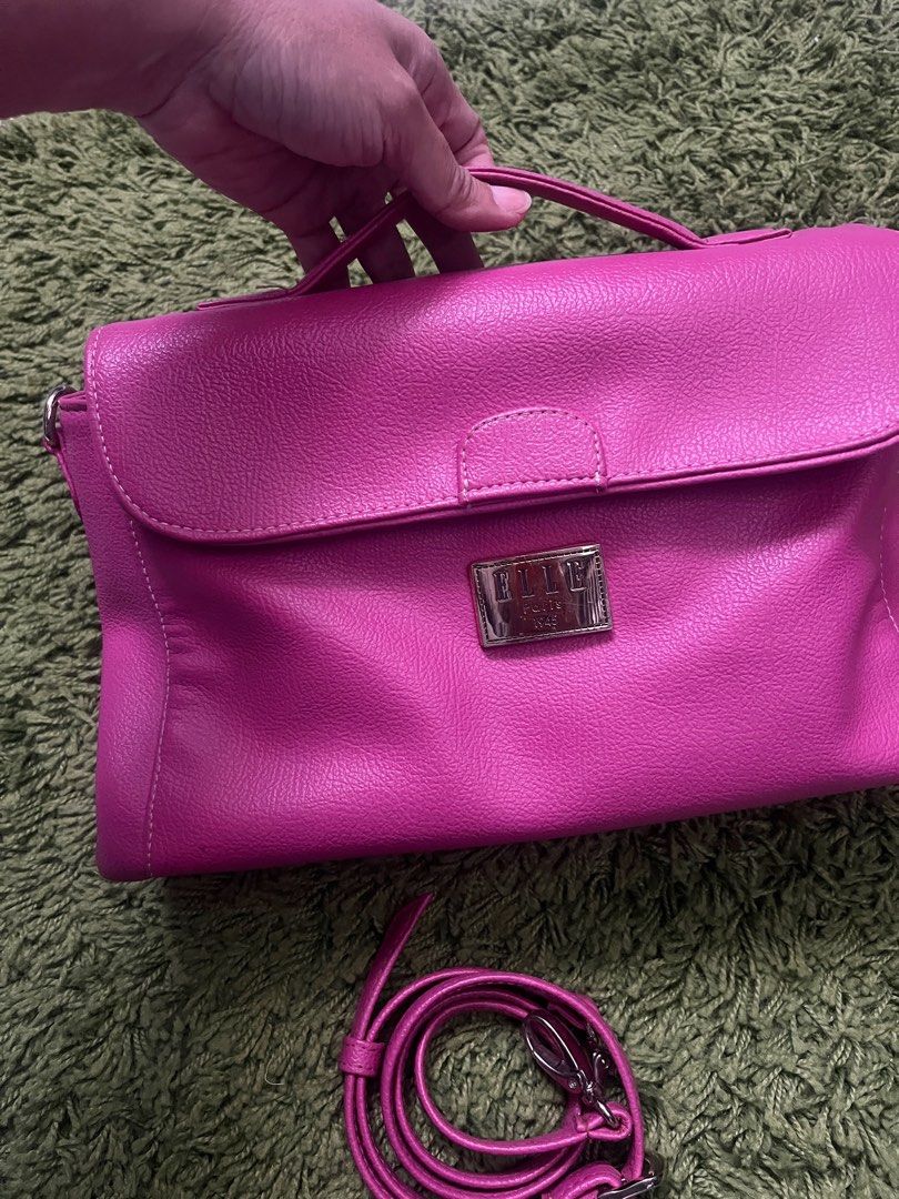 Preloved Elle (Kategori: Tas & Dompet Wanita) berada di Bandung. Dikirim oleh mypreloved1819 (ID iklan 1449047649, Gambar 2). Deskripsi: Preloved tas Elle pink fushia Sz 30 x 17 x 12cm Jejak pakai di hw kancing, kulit msh bagus ada setitik noda di bagian dpn, tag dalam kulit ada kikis, selebihnya masih oke banget klo dipake.
