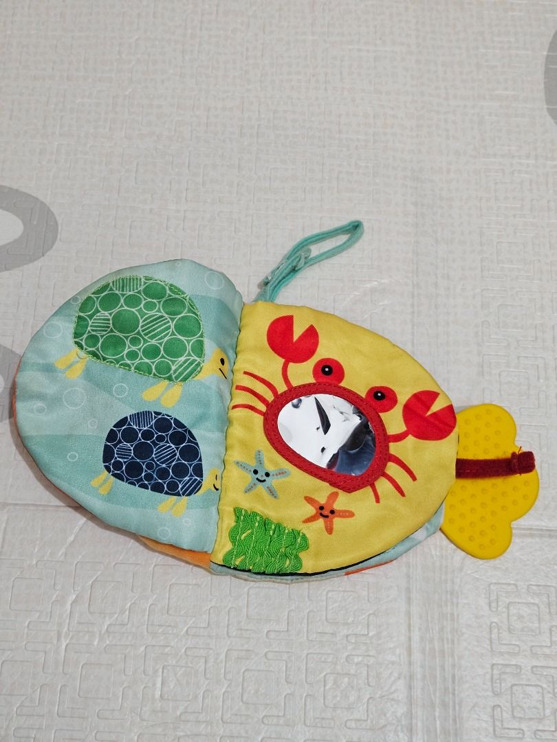 PRELOVED Softbook Fish (Kategori: Mainan & Baby Walker) berada di Jakarta Timur. Dikirim oleh agellerys (ID iklan 1449081773, Gambar 2). Deskripsi: Kondisi : - Ada teether dan banyak fitur untuk sensory - Masih sangat bagus, mulus, ga berbulu, ga ada sobek, warna masih cerah - Kondisi bersih tp lebih baik dicuci ulang yah ‼️BEST PRICE‼️ 💰35k.
