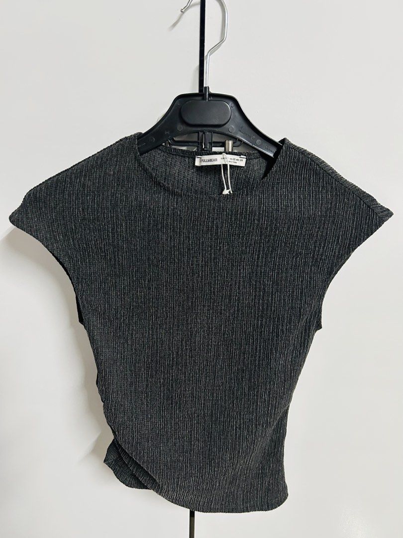Pull&Bear | Top (Category: Others Tops) located in Quezon City. Submitted by jocoronel (Listing ID 1449054178, Image 1). Description: .